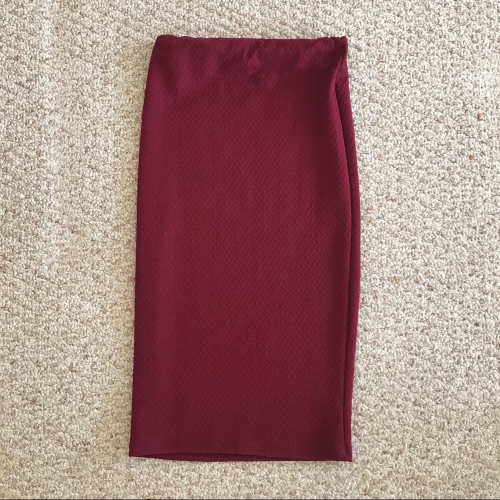 🌻CHARLOTTE RUSSE red wine pencil skirt size XS🌻